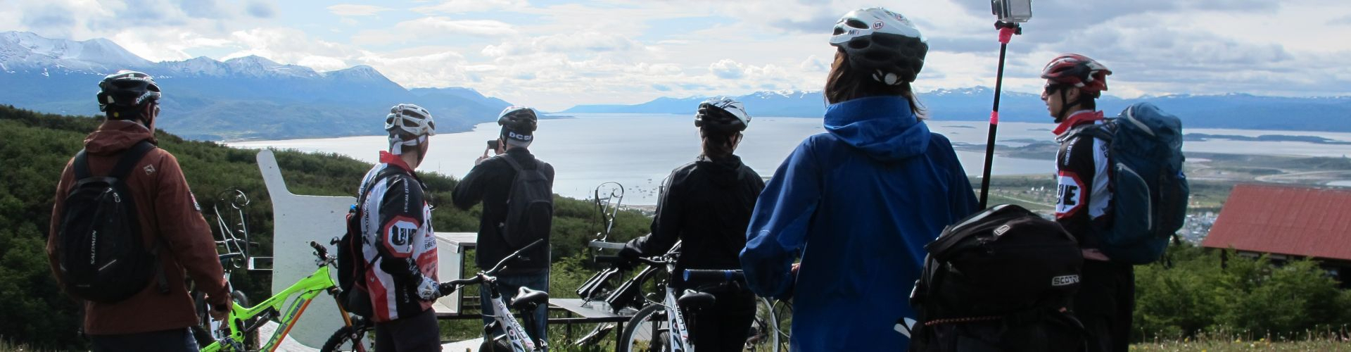 La vista de uno de nuestros bike tours, camino al Glaciar Martial.